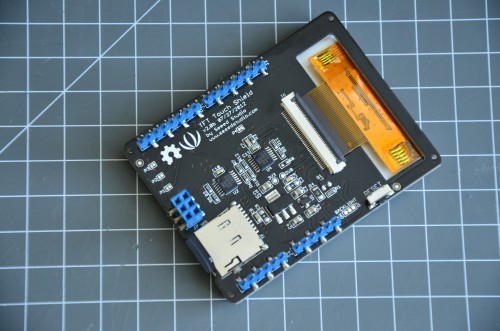 Spodní strana TFT shieldu pro Arduino se slotem na SD