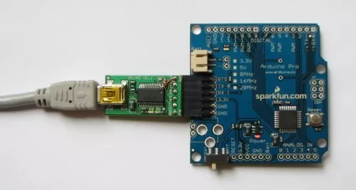 Arduino s připojeným FTDI převodníkem