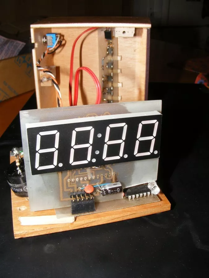 Arduino hodiny s ESP8266 - Detail displeje