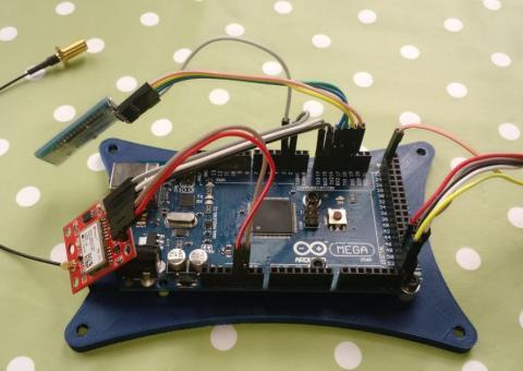 Arduino černá skříňka do auta