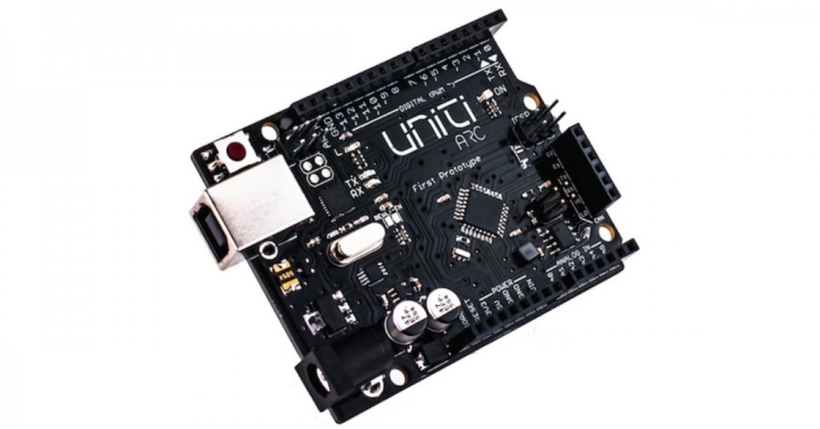 Uniti ARC je Arduino kompatibilní deska, která umí ovládat trojfázové motory
