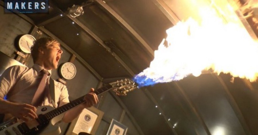 Arduino kytara chrlící plameny