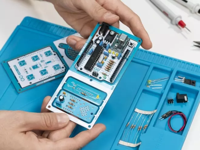 Arduino Make Your UNO Kit - sestavení