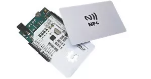 NFC shield nasazený na Arduino Leonardo