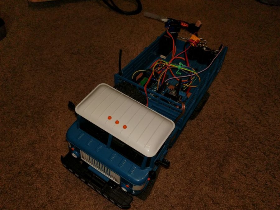 Arduino RC vozítko s elektromagnetickým dělem