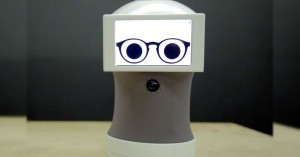 Arduino robot komunikuje pomocí GIFů
