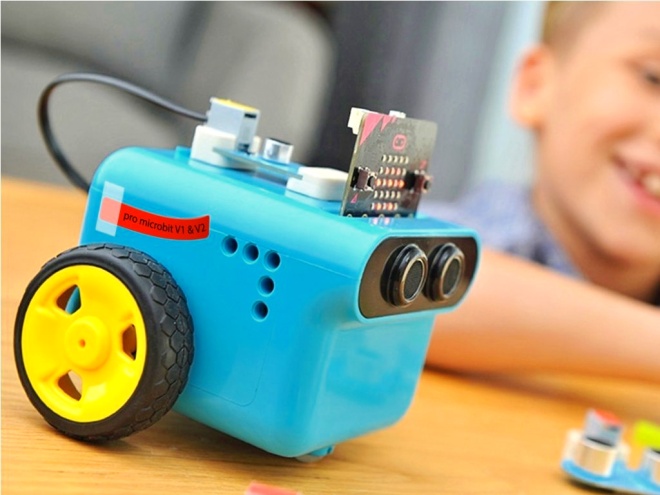 TPBot - programovatelný jezdící robůtek pro děti