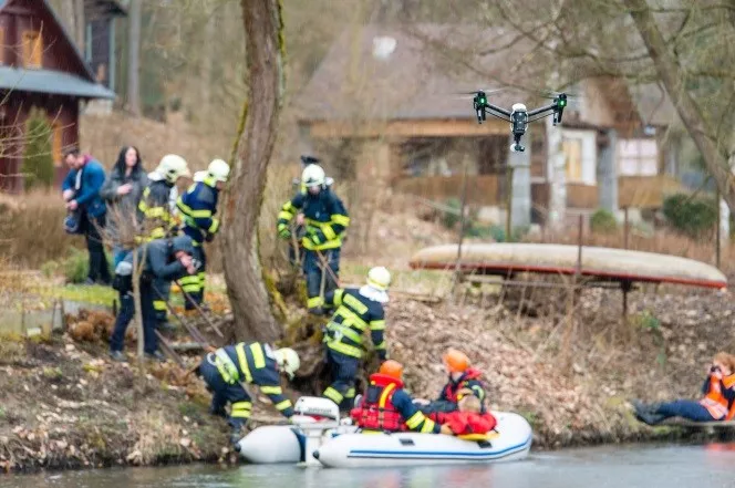 Integrovaný Záchranný Systém - Povodně (Mže) 2016 letící dron