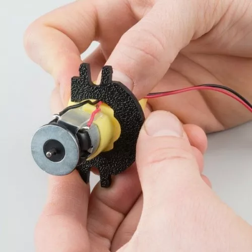 Připevnění motoru - Krok první - RedBot