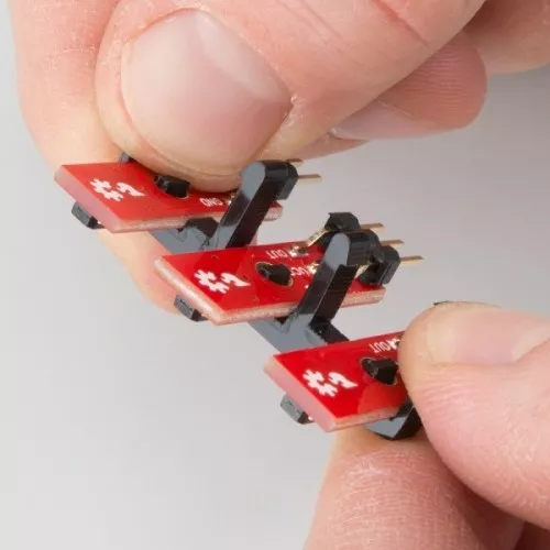 Umístění senzorů pro sledování čáry do úchytu - RedBot