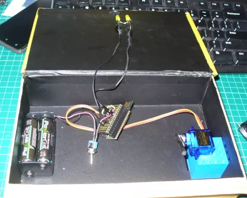 Ukázka knihy připravené pro projekt "Arduino příšera v knize"