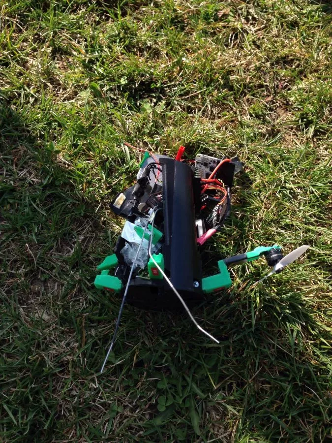 CanSat po dopadu z výšky 235m 