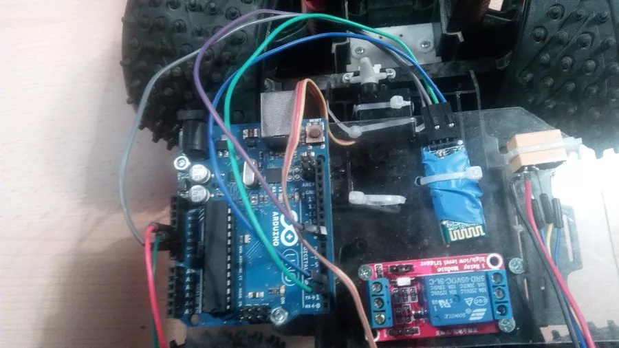 Arduino Bluetooth RC auto - zapojené součásti