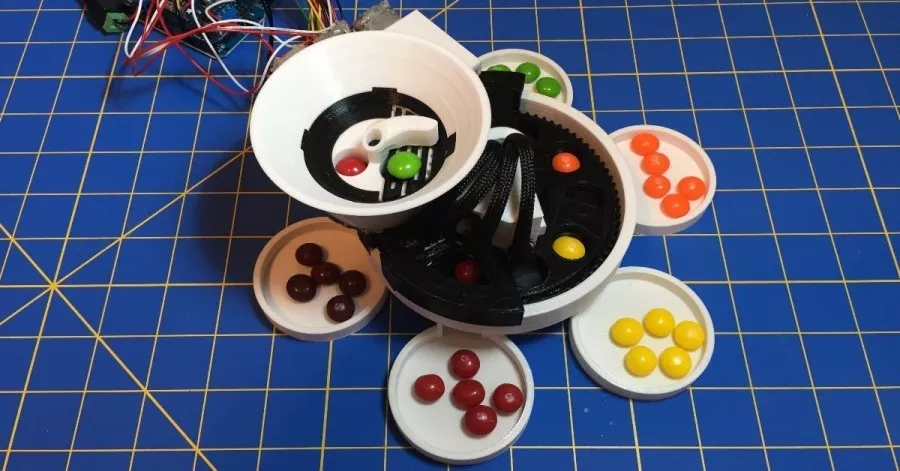 Open-source Arduino třídička bonbonů