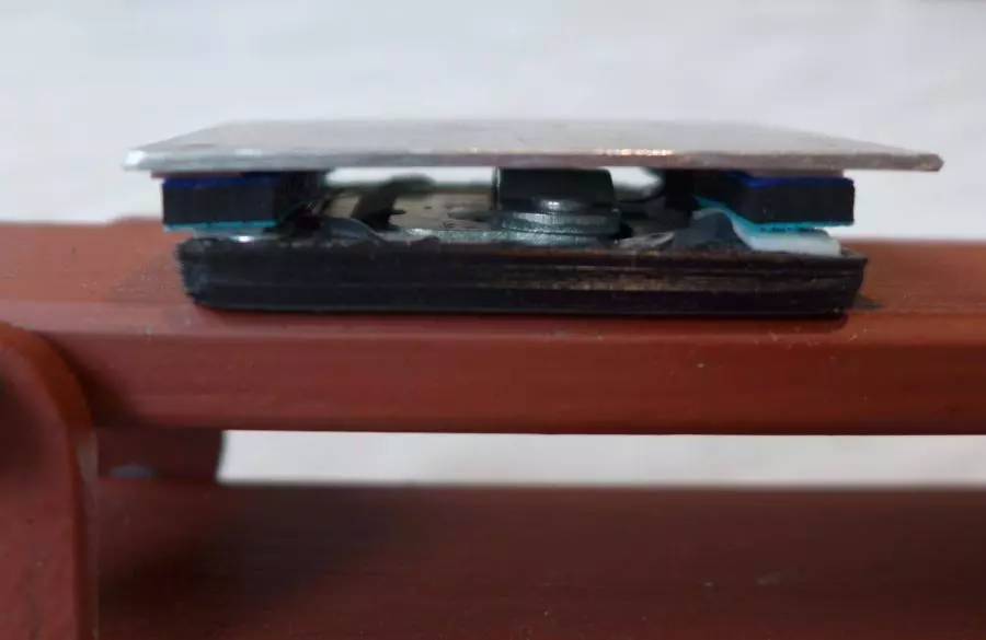 Arduino úlová váha - Detail upevnění krycího plechu