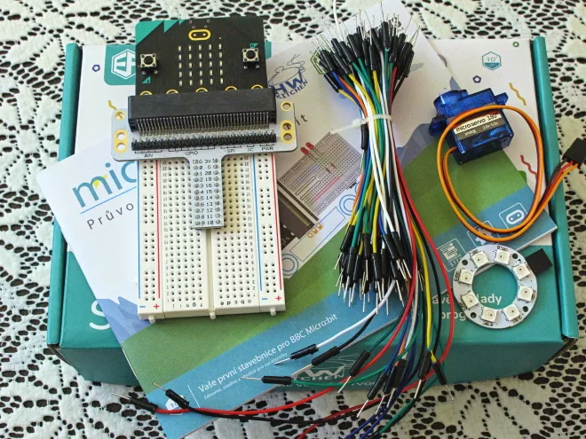 BBC micro:bit Starter Kit - pole, vodiče, servo, RGB kroužek