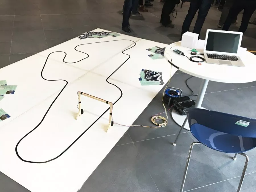 Čára na soutěži Arduino robotů Student4Automotive