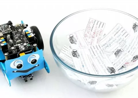 Soutěž o robota mBot na DronFest 2016