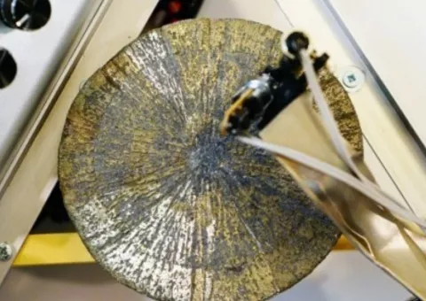 Hudba ze 300 let starého disku