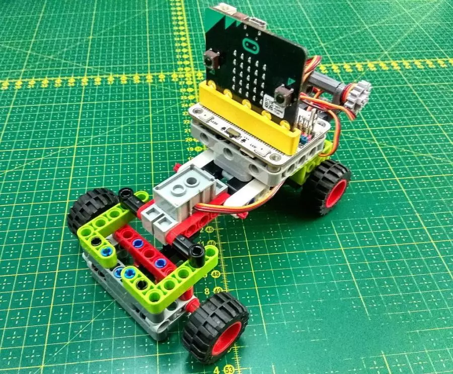 Jednoduché vozítko z LEGO a micro:bit